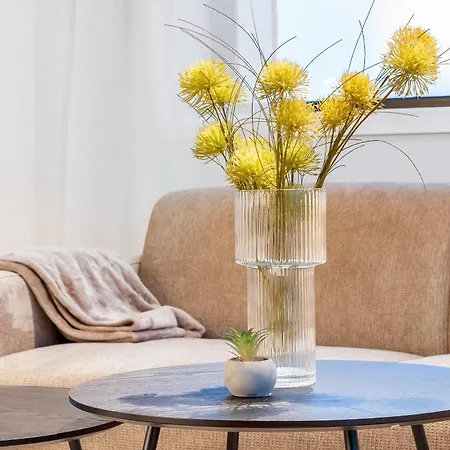 Northern Lights Haven 2bd Sea View 아파트