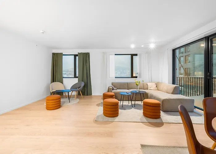 Northern Lights Haven 2bd Sea View Apartment